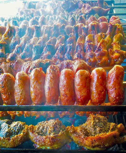 Espetos na churrasqueira